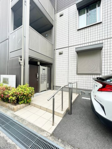 ディアコート六甲のエントランス|毎日通るエントランスはこのようになっています