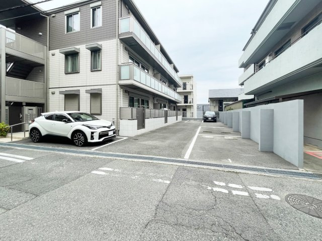 ディアコート六甲の駐車場|駐車場があるので、車を買う予定の方も安心です