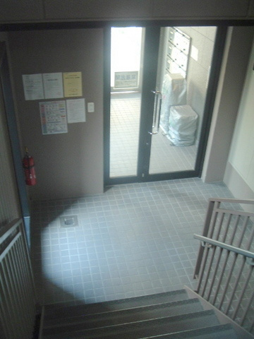 ソレイユ小林のロビー|エントランスオートロック　内階段・内廊下の綺麗な共用スペース