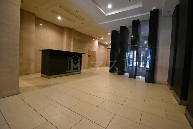 プレサンスロジェ本町のロビー