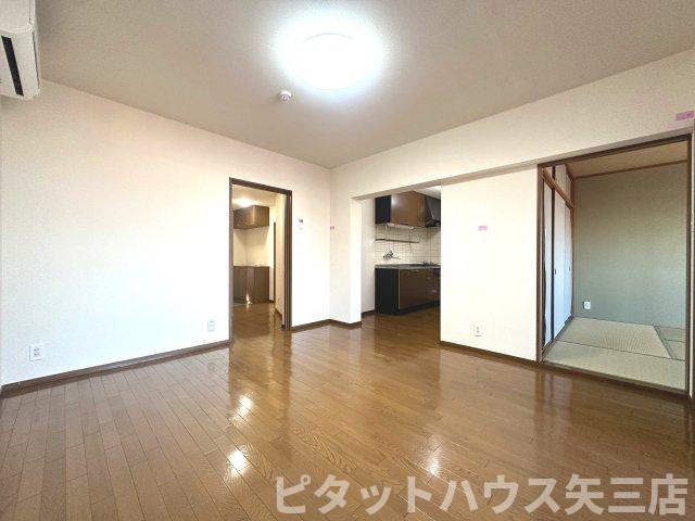 KTハイツの居間・リビング|おしゃれな居間です