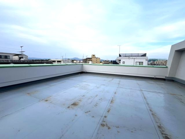 ジオコート桂のその他共用部分|共用屋上が使用できます。左大文字が望めます。
