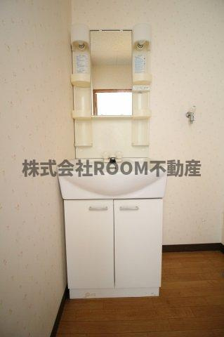 みどり館の独立洗面台|独立洗面台、小物を置くことができて便利です