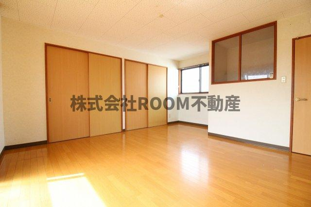 みどり館の寝室|おしゃれな居間です