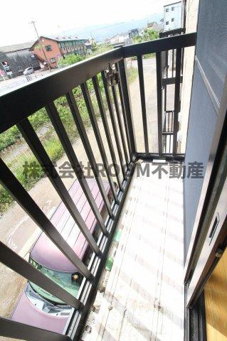 みどり館のバルコニー|お洗濯にも便利なバルコニー付き