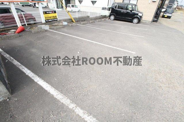 みどり館の駐車場|駐車場があるので、車を買う予定の方も安心です