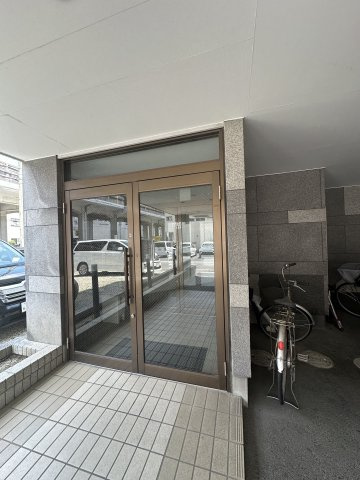 ラルーチェ若宮のエントランス