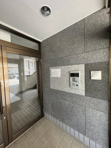 ラルーチェ若宮のエントランス