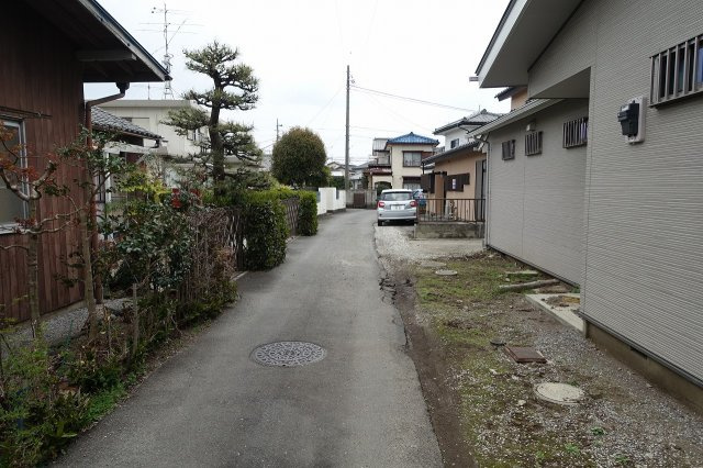 高崎市下中居町　売地の前面道路含む現地写真|南側道路を西から東方向