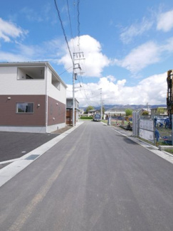 【周辺】 | 前面道路幅員は6ｍ　スッキリとした分譲地内
