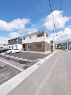 【前面道路含む現地写真】 | 南東角地で陽当たり良好　随時ご見学可能です。