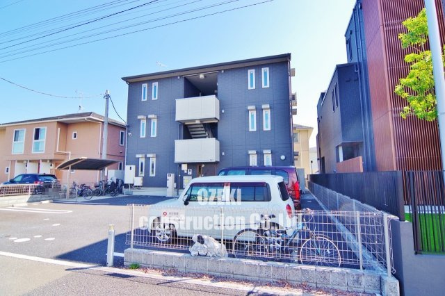 ウエストプラスワンの外観