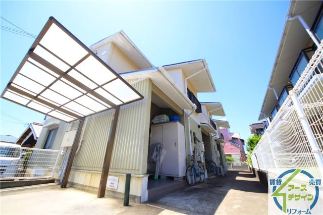 タウンハウスドミールA棟の駐車場