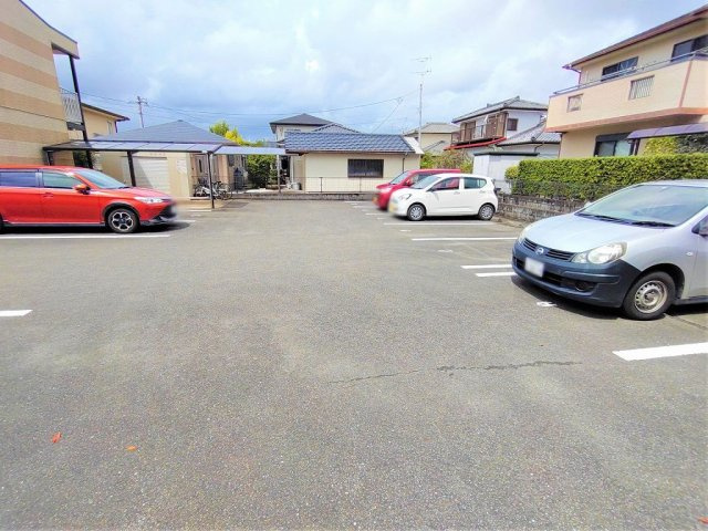 レオパレスCalendulaの駐車場|画像5