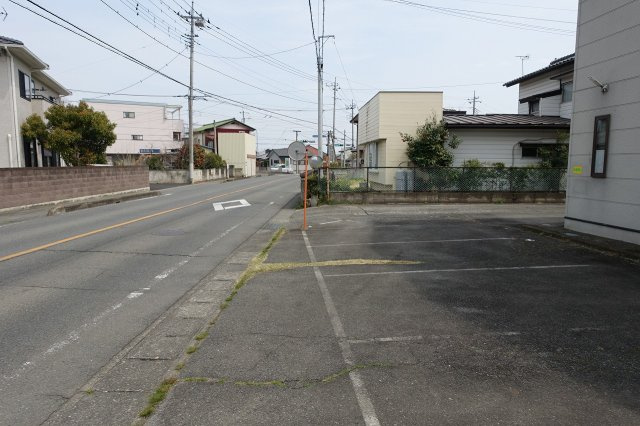 高崎市上小鳥町　中古住宅の前面道路含む現地写真