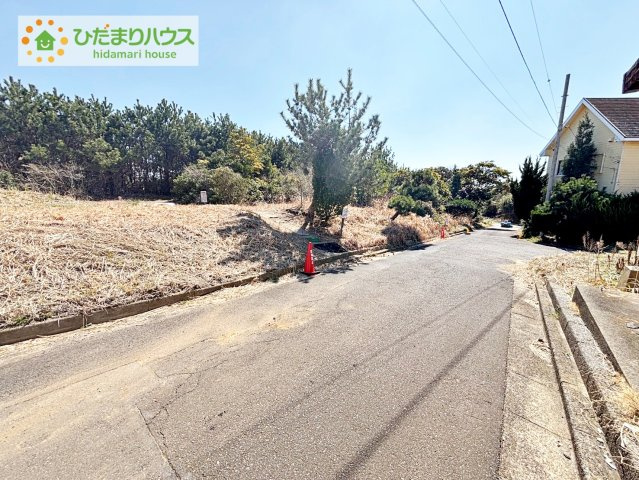 【前面道路含む現地写真】 | 鉾田市沢尻　売地 | 前面道路は車通りが少なく、お車の運転が苦手な方でも安心です！