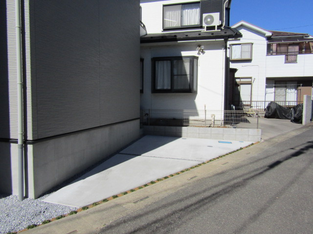 越谷市南荻島 新築分譲住宅の駐車場