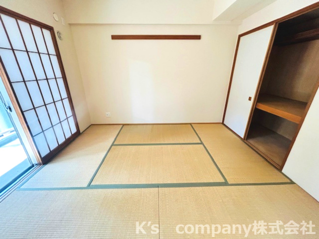 茅ヶ崎市本村4丁目　ジェームス湘南の和室|リビング横の和室はドアを開けると開放的にお使いいただけます☆