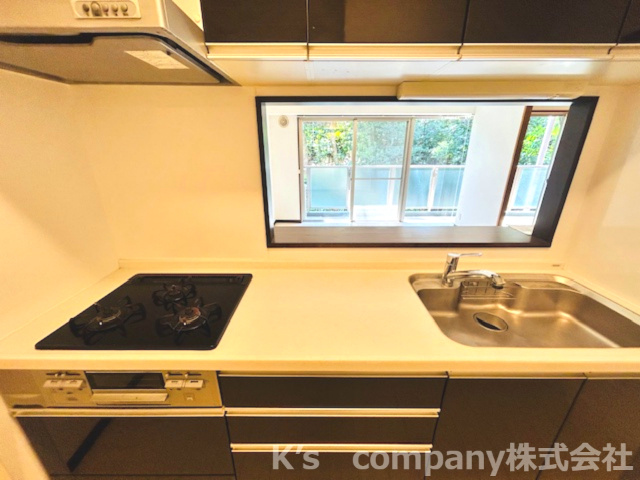 茅ヶ崎市本村4丁目　ジェームス湘南のキッチン|会話も弾む対面型のキッチンです☆