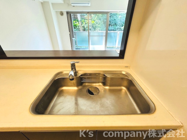 茅ヶ崎市本村4丁目　ジェームス湘南のキッチン|ステンレス製のシンクはお掃除も楽々♪