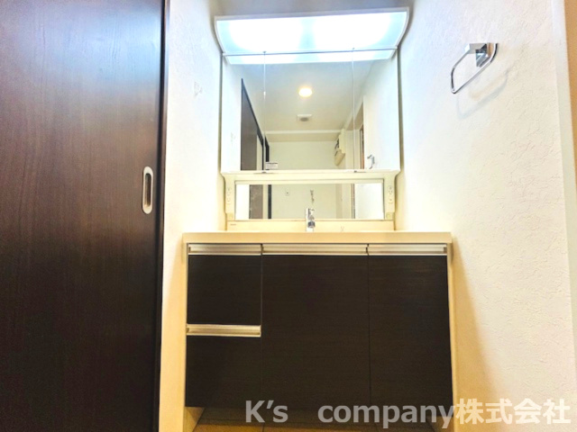 茅ヶ崎市本村4丁目　ジェームス湘南の独立洗面台|収納力のある洗面台です♪