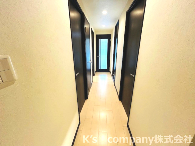 茅ヶ崎市本村4丁目　ジェームス湘南の内装|玄関から眺めたLDKへ続く廊下部分です♪