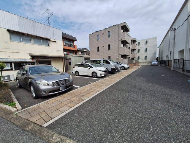 セントラル　アヴェニュー　ｎｉｓｓｉｎの駐車場
