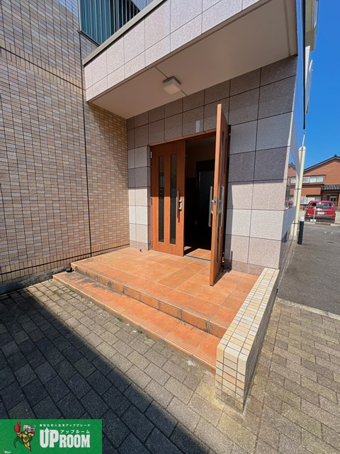 Charmant　Mukaiyamaのエントランス