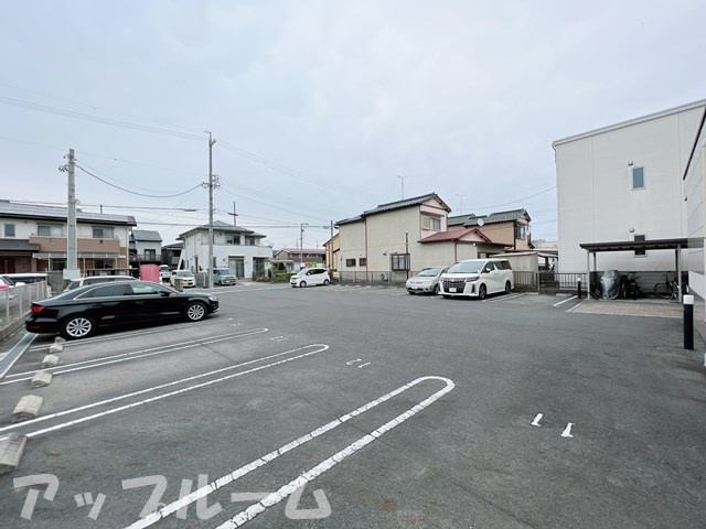 Charmant　Mukaiyamaの駐車場