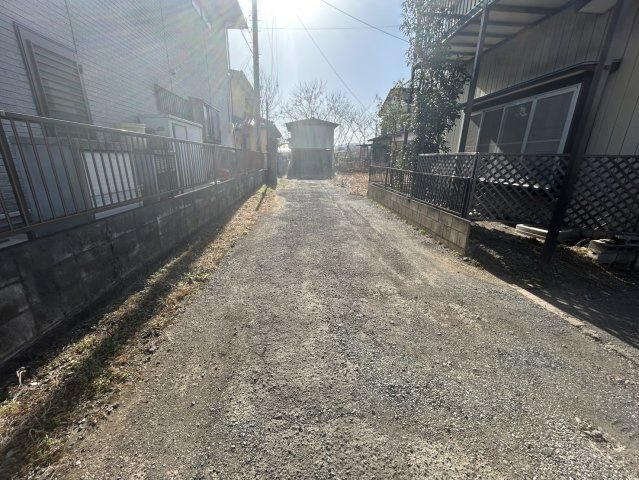 深谷市小前田　売土地の前面道路含む現地写真