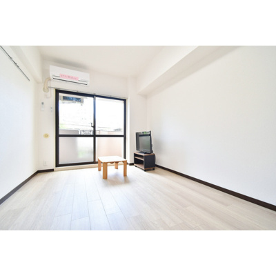 【居間・リビング】 | トーカンマンション久留米駅東 | こちらの居間で趣味の時間をお楽しみください