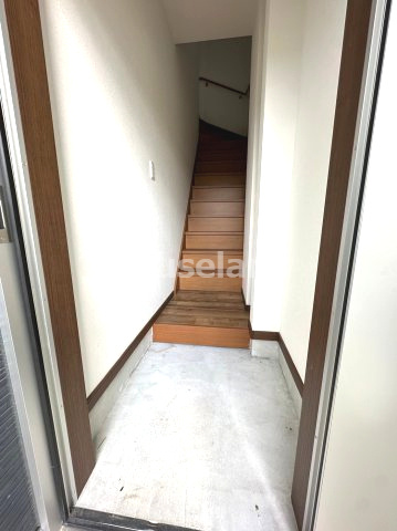 TJ平池A棟の玄関