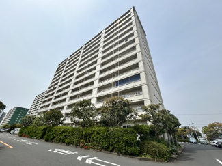 【外観】 | 忙しく過ぎゆく日常を置き去るほど、ゆったりした時間が流れる住環境♪♪『快適』は「家」と「街」と「環境」が調和した時に訪れるだと改めて感じさせてくれます。時間の経過と共に味わいが出る素敵な空間へ！！