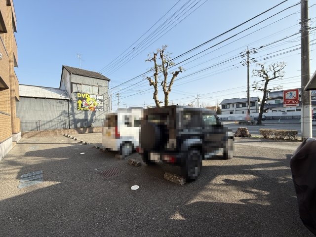 ハイツピラカンサの駐車場