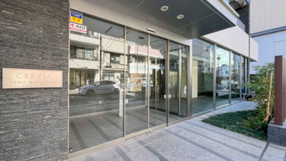 クレヴィア上野松が谷のエントランス