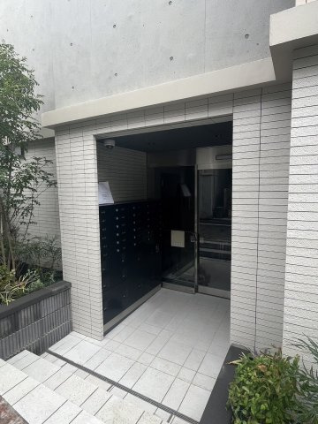 ウェルスクエア駒込のエントランス