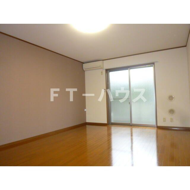 アムール　エフ　１番館の居間・リビング