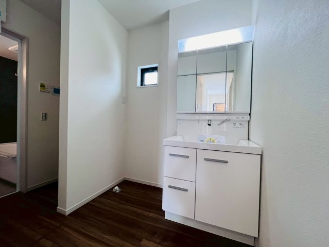 ケイアイグレイス／南区富合町１期／１号棟の独立洗面台|朝の支度にも助かる、独立の洗髪洗面化粧台です。