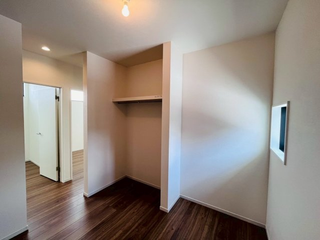 ケイアイグレイス／南区富合町１期／１号棟の収納|家族の荷物や衣類をまとめて収納できるファミリークローク。4.5帖あるので上手に使って収納しましょう。