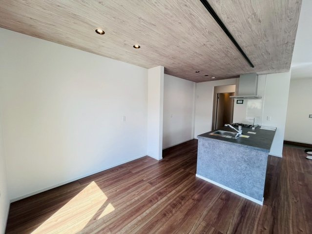 ケイアイグレイス／南区富合町１期／１号棟の居間・リビング|キッチンと一体となったリビングで料理をしながら家族の様子を見守ることができます。