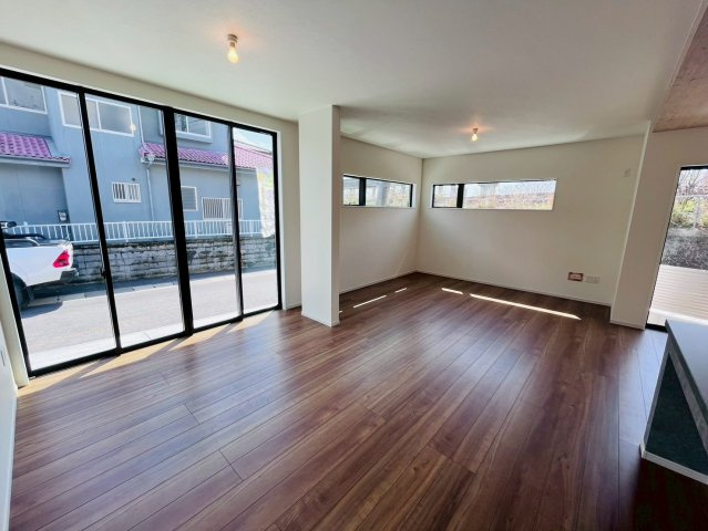 ケイアイグレイス／南区富合町１期／１号棟の居間・リビング|大きな窓から光が入るので明るいリビングで家族と過ごすことができます。