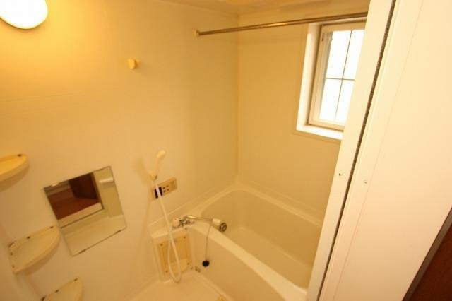 朝倉市古賀のアパートの浴室|お風呂で日々の疲れを落としましょう