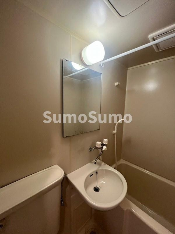 ワコーレ東山の洗面所|明るい洗面所です