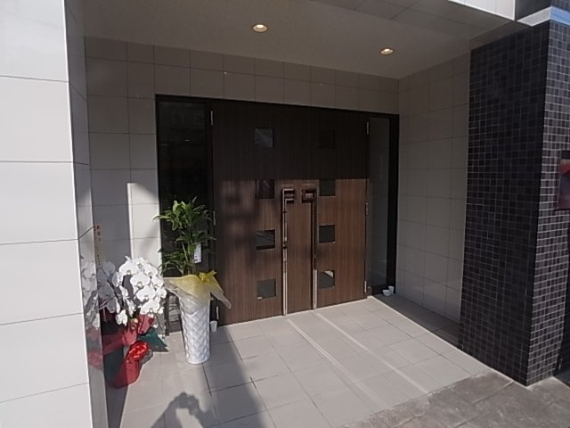 神戸市長田区神楽町５丁目の賃貸マンションのエントランス