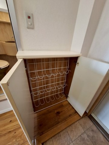 シティハイムフラワーコーポの玄関