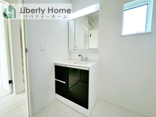 鹿嶋市平井東2丁目24-1期　新築戸建　1号棟の独立洗面台