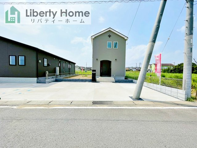 鹿嶋市平井東2丁目24-1期　新築戸建　1号棟の駐車場