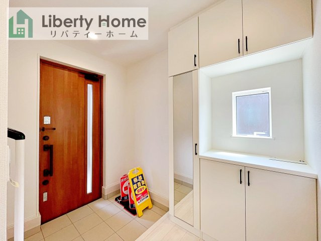 鹿嶋市平井東2丁目24-1期　新築戸建　1号棟の玄関