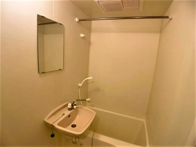 【浴室】 | 設備仕様は号室により異なる為、現況を優先とします。