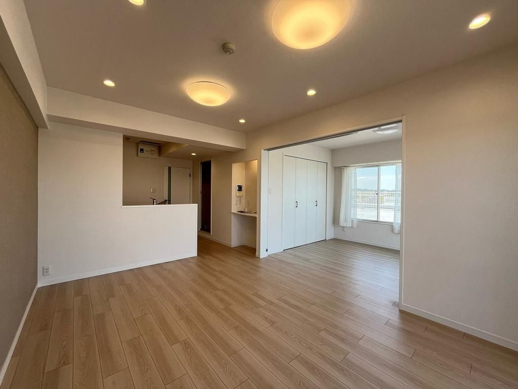 青梅市新町１丁目の中古マンションの居間・リビング